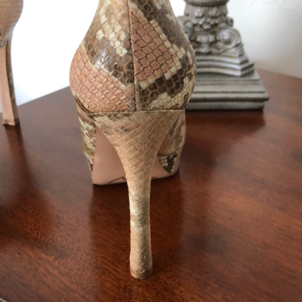 joan and david pumps